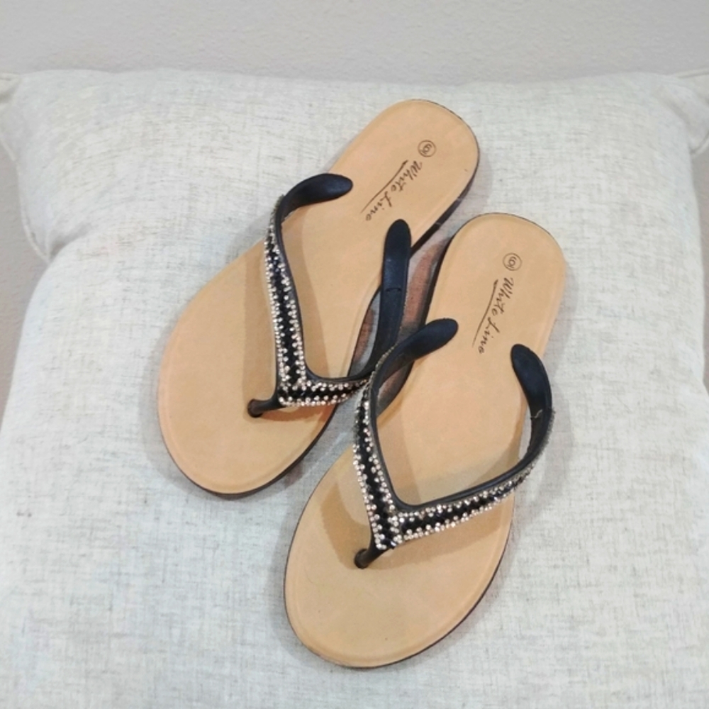 White Line size 6 black & tan rhinestone sparkle ridges rubber sole flip flop